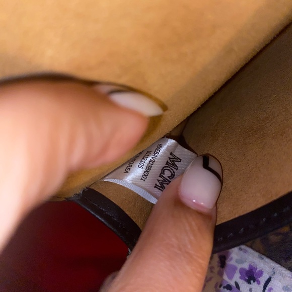 Mcm wallet chain bag comes with original box and dust bag - Picture 6 of 13